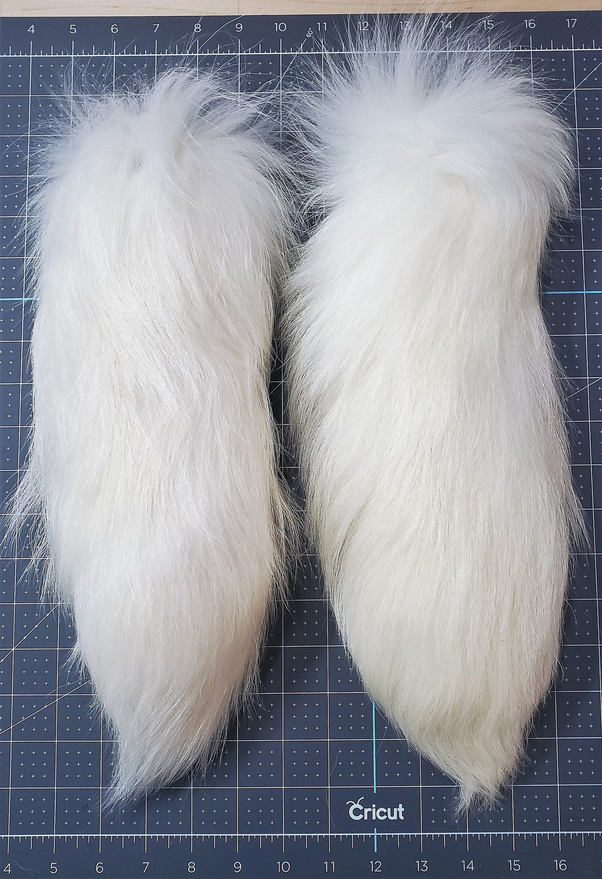 11"-13" White Tanuki Tail Keychain, Real Taxidermy Finn Raccoon Tail, Super Fluffy Long and Plush Genuine Fur